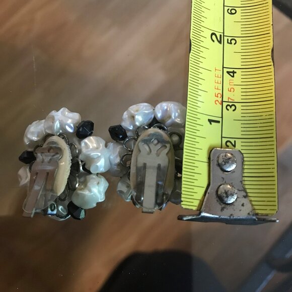 Cluster Clip-On Earrings Vintage With Faux Pearls & Black Beads Grandmacore - Picture 3 of 7